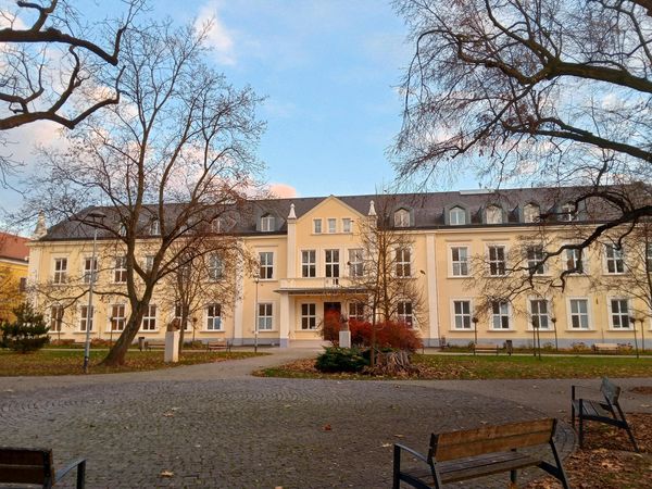 Fotografie školy "Obchodní akademie, Vyšší odborná škola a Jazyková škola s právem státní jazykové zkoušky Uherské Hradiště"