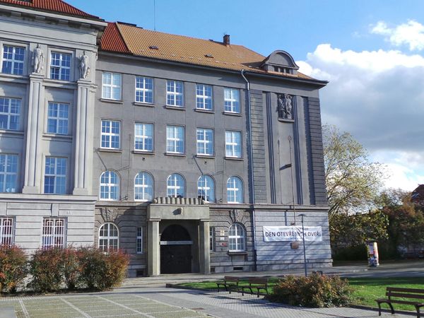 Fotografie školy "Obchodní akademie, Plzeň, nám. T. G. Masaryka 13"