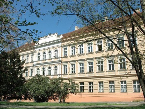 Fotografie školy "Obchodní akademie, Praha 10, Heroldovy sady 1"