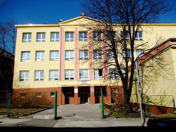 Fotografie školy "IUVENTAS - Soukromé gymnázium a Střední odborná škola"