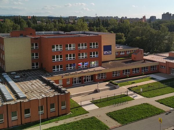 Fotografie školy "Střední průmyslová škola chemická akademika Heyrovského, Ostrava"