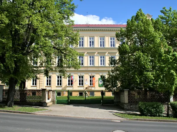 Fotografie školy "Gymnázium, Kadaň, 5. května 620"