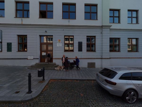Fotografie školy "Vyšší odborná škola, Obchodní akademie, Střední zdravotnická škola a Jazyková škola s právem státní jazykové zkoušky, Klatovy, Plánická 196"