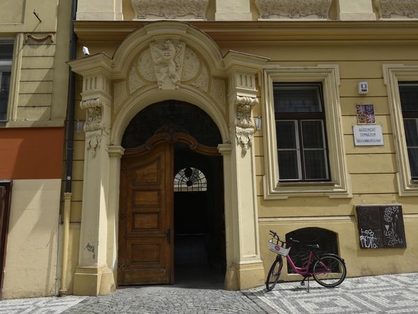 Fotografie školy "Akademické gymnázium, škola hlavního města Prahy, Praha 1, Štěpánská 22"