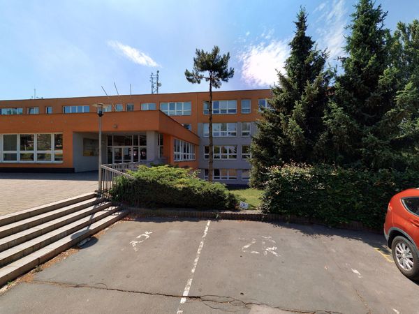 Fotografie školy "Gymnázium Hladnov a Jazyková škola s právem státní jazykové zkoušky, Ostrava"