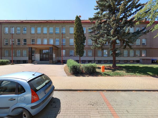 Fotografie školy "Gymnázium a grafická střední odborná škola Přelouč"