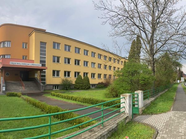 Fotografie školy "Střední škola zemědělská a přírodovědná Rožnov pod Radhoštěm"