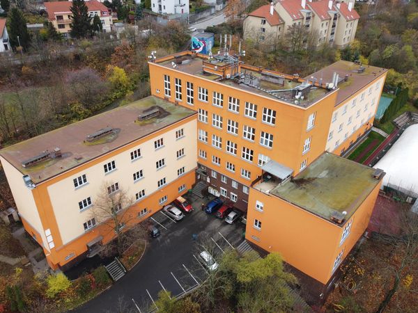 Fotografie školy "Gymnázium Praha 5, Nad Kavalírkou"