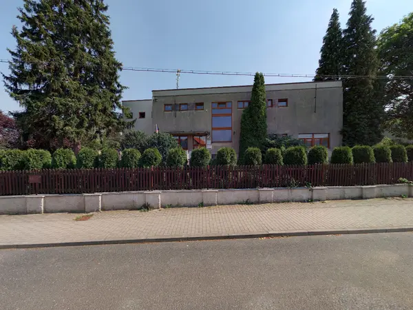 Fotografie školy "ZŠ a Praktická škola Kostelec nad Černými lesy"