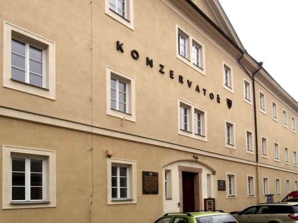 Fotografie školy "Církevní konzervatoř Německého řádu"