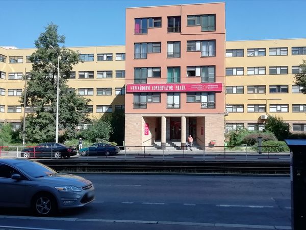 Fotografie školy "Mezinárodní Konzervatoř Praha - International conservatory Prague"