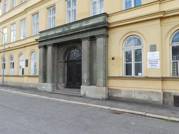 Fotografie školy "Střední uměleckoprůmyslová škola a Vyšší odborná škola, Jablonec nad Nisou, Horní náměstí 1"