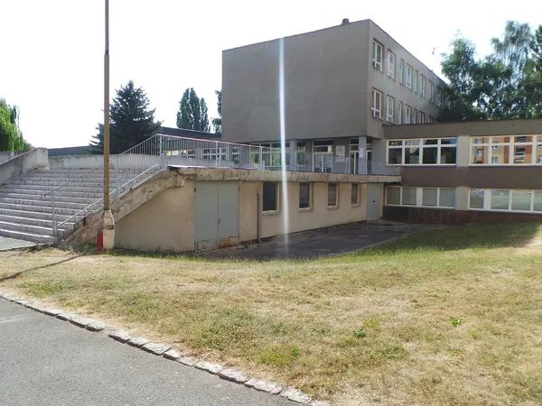 Fotografie školy "Vyšší odborná škola ekonomická, sociální a zdravotnická, Obchodní akademie, Střední pedagogická škola a Střední zdravotnická škola, Most"