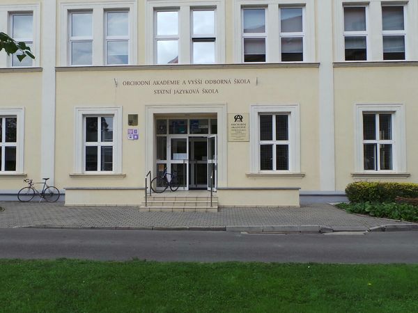 Fotografie školy "Obchodní akademie, Vyšší odborná škola a Jazyková škola s právem státní jazykové zkoušky Uherské Hradiště"