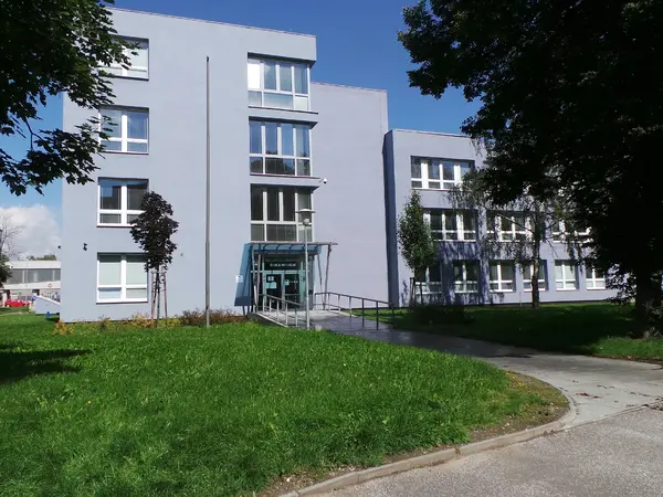 Fotografie školy "Obchodní akademie a Vyšší odborná škola sociálně právní, Ostrava"