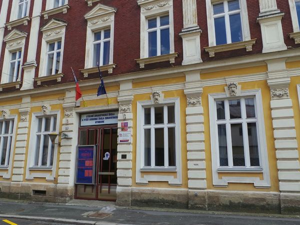 Fotografie školy "Střední zdravotnická škola a Vyšší odborná škola zdravotnická Nymburk"