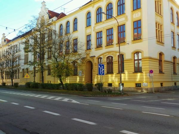 Fotografie školy "Střední zdravotnická škola a Vyšší odborná škola zdravotnická České Budějovice"