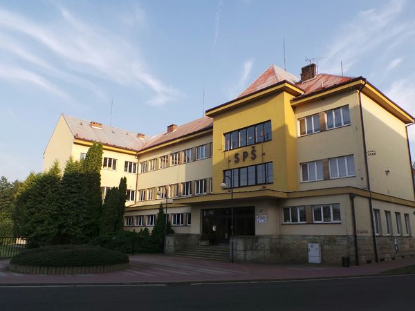 Fotografie školy "Vyšší odborná škola a Střední průmyslová škola, Jičín, Pod Koželuhy 100"