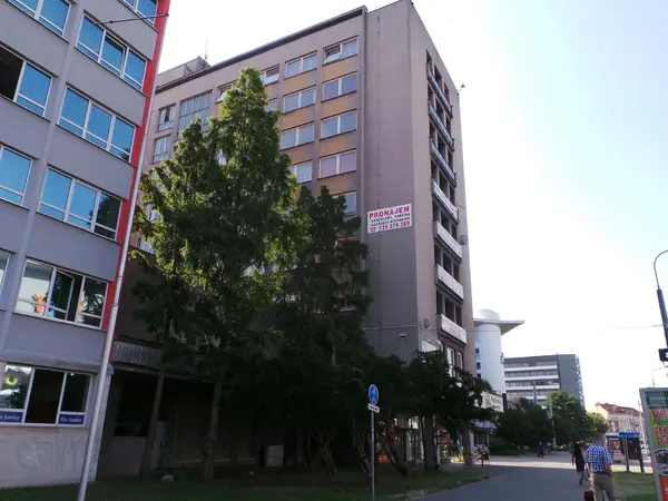 Fotografie školy "Vyšší odborná škola - Diplomovaný oční technik"