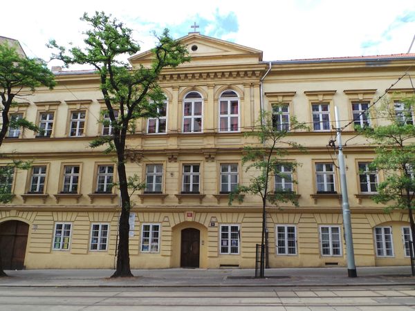 Fotografie školy "Vyšší odborná škola zdravotnická Suverenního řádu maltézských rytířů Praha, Ječná"