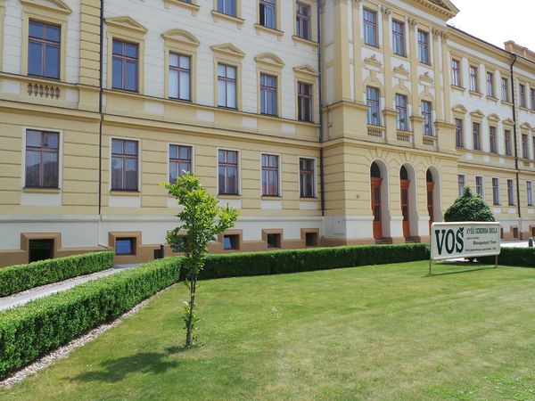 Fotografie školy "Vyšší odborná škola a Střední odborná škola, Roudnice nad Labem, Špindlerova 690"