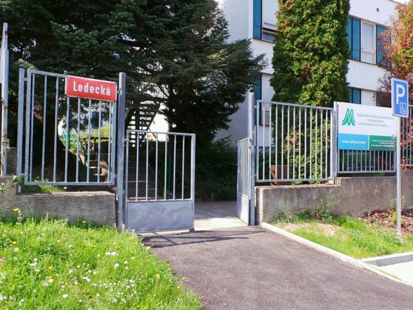 Fotografie školy "Vyšší odborná škola zdravotnická, managementu a veřejnosprávních studií"