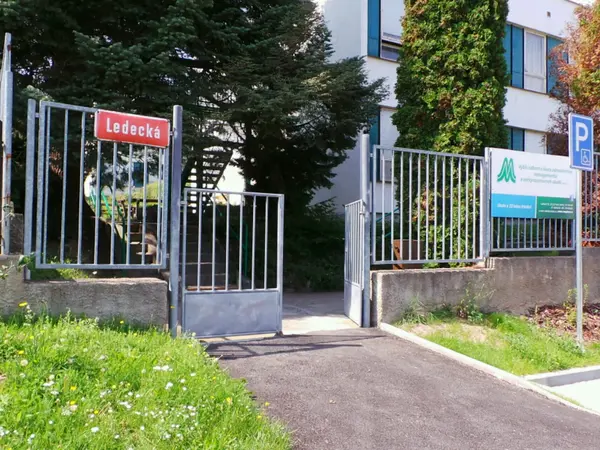 Fotografie školy "Vyšší odborná škola zdravotnická, managementu a veřejnosprávních studií"