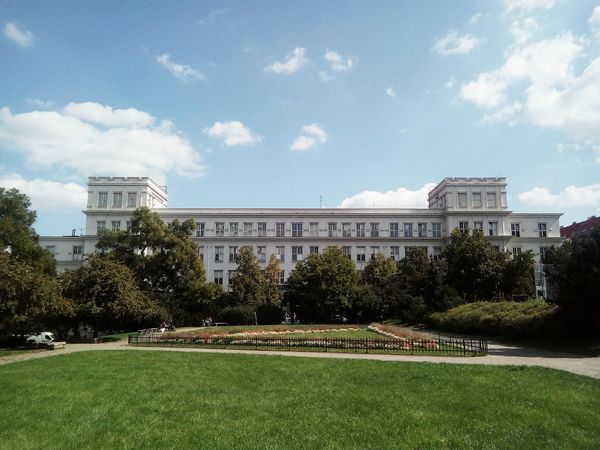 Fotografie školy "Vyšší odborná škola uměleckoprůmyslová a Střední uměleckoprůmyslová škola, Praha 3"