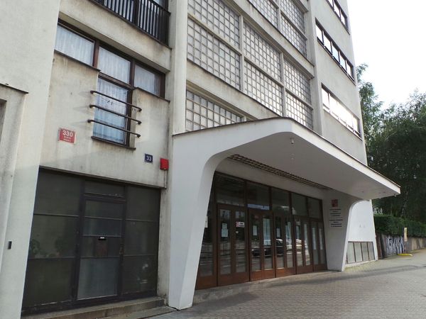 Fotografie školy "Vyšší odborná škola pedagogická a sociální, Střední odborná škola pedagogická a Gymnázium, Praha 6, Evropská 33"