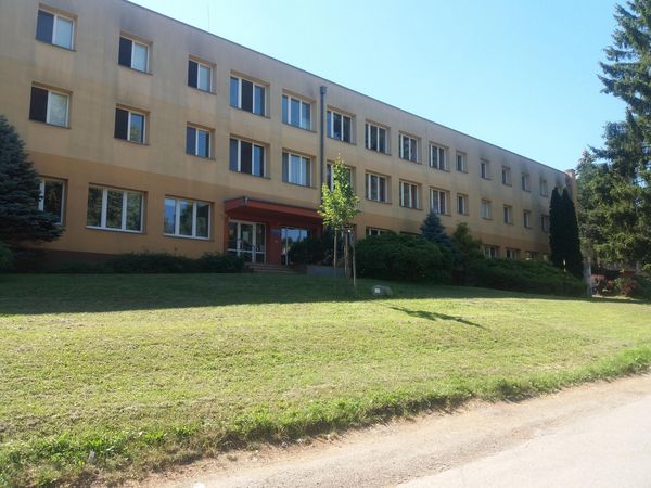 Fotografie školy "Střední škola oděvní a služeb Vizovice"