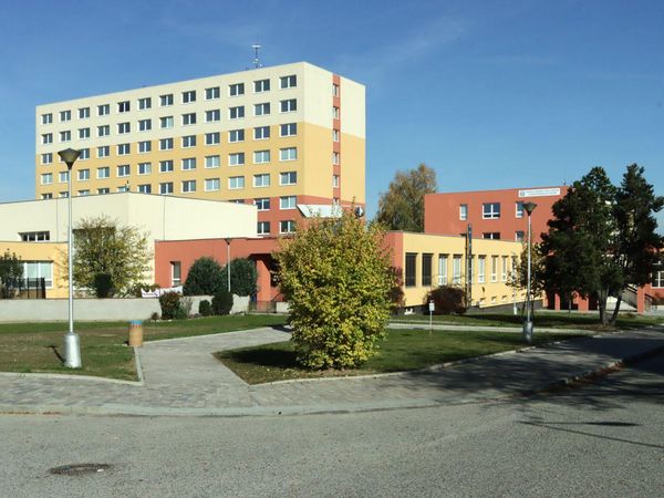 Fotografie školy "Střední odborná škola strojní a elektrotechnická Velešín, U Hřiště"